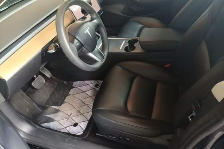 Used Tesla Model 3 2022 Rear-Wheel-Drive Version Left Front Seat