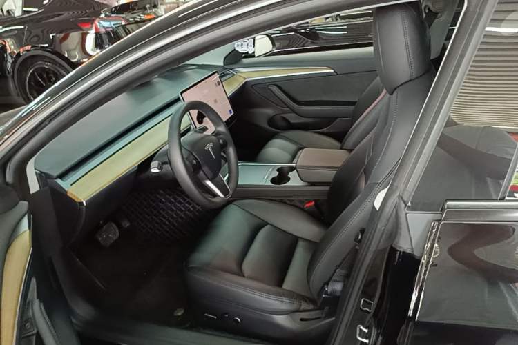 Used Tesla Model 3 2022 Rear-Wheel-Drive Version Left Front Seat