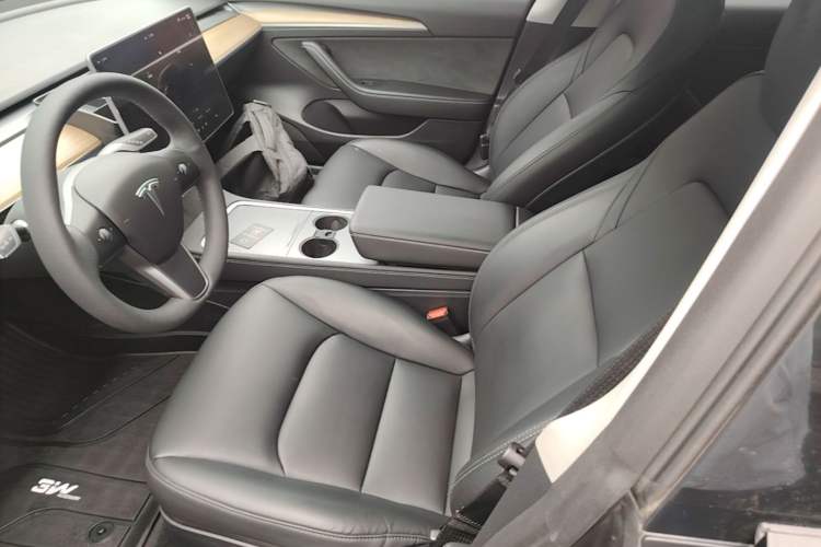 Used Tesla Model 3 2022 Rear-Wheel-Drive Version Left Front Seat