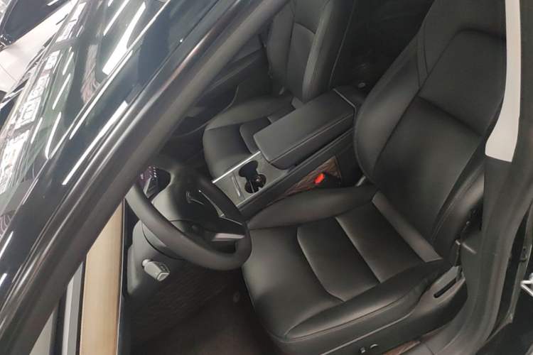 Used Tesla Model 3 2022 Rear-Wheel-Drive Version Left Front Seat