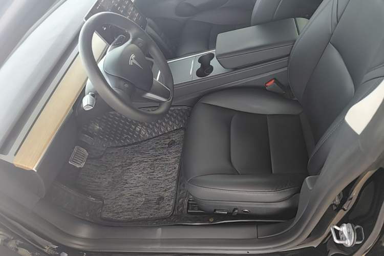Used Tesla Model 3 2022 Rear-Wheel-Drive Version Left Front Seat