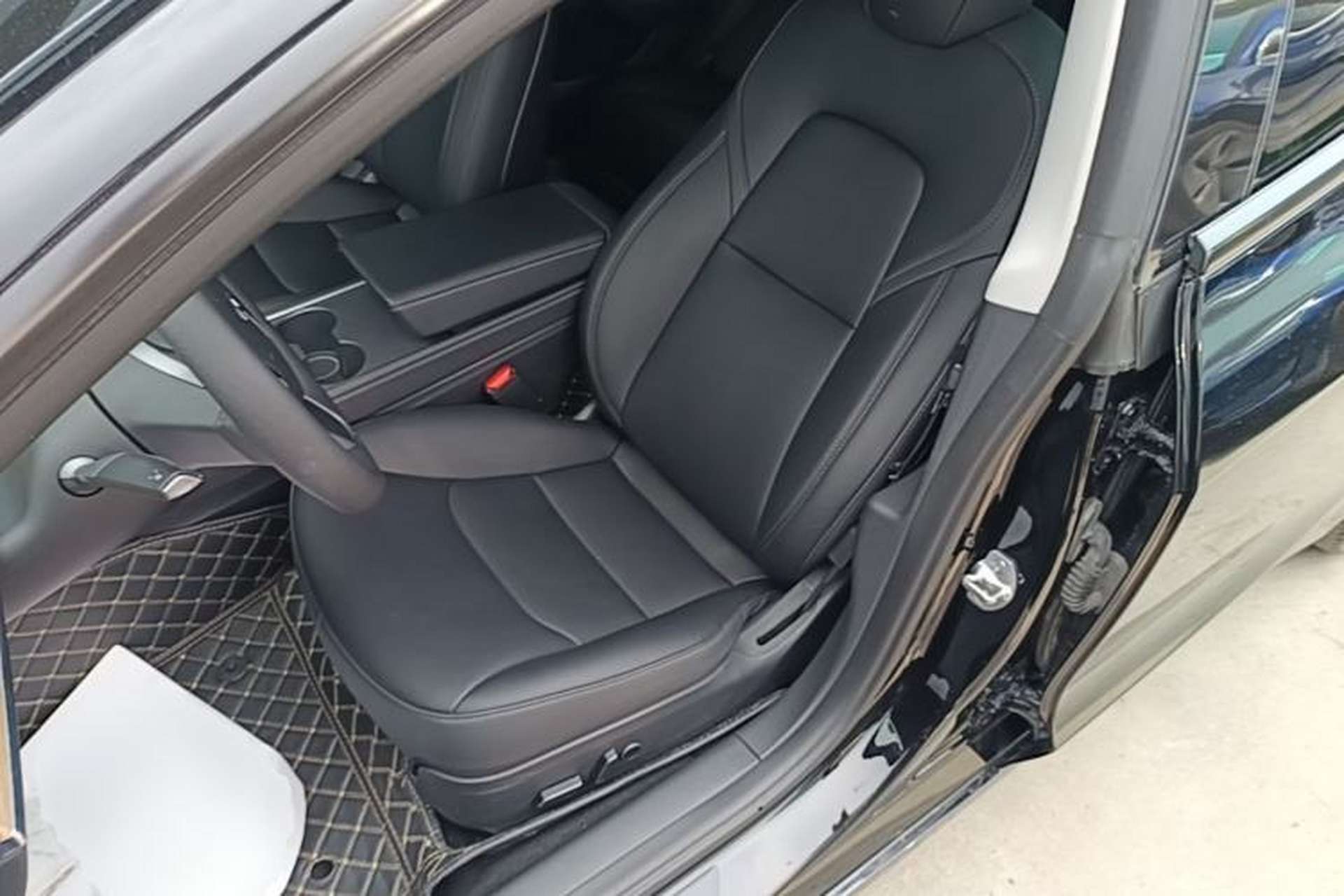 Used Tesla Model 3 2022 Rear-Wheel-Drive Version Left Front Seat