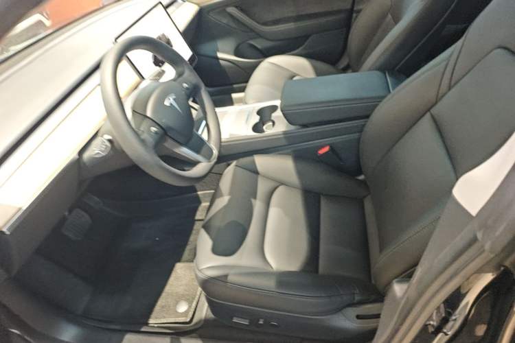 Used Tesla Model 3 2022 Rear-Wheel-Drive Version Left Front Seat