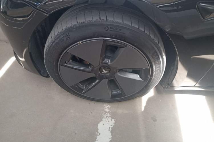 Used Tesla Model 3 2022 Rear-Wheel-Drive Version Left Front Wheel Hub