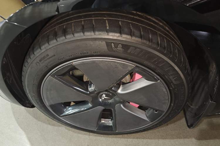 Used Tesla Model 3 2022 Rear-Wheel-Drive Version Left Front Wheel Hub
