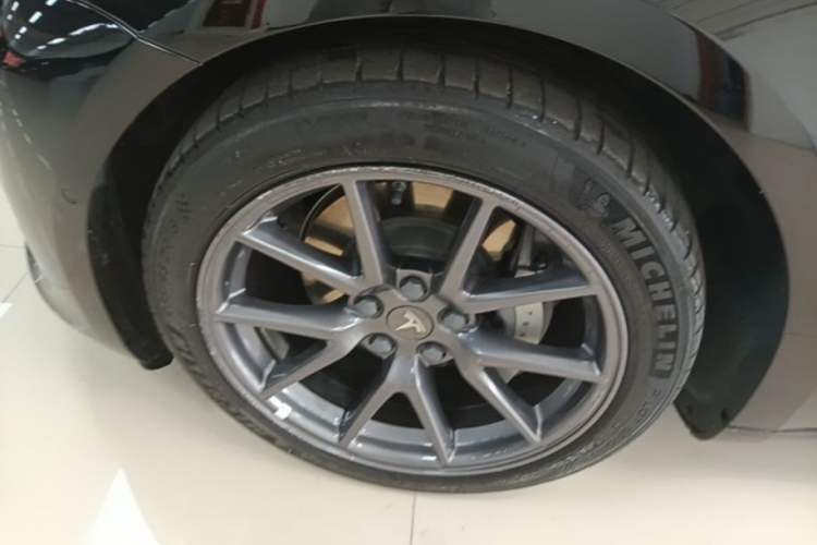 Used Tesla Model 3 2022 Rear-Wheel-Drive Version Left Front Wheel Hub