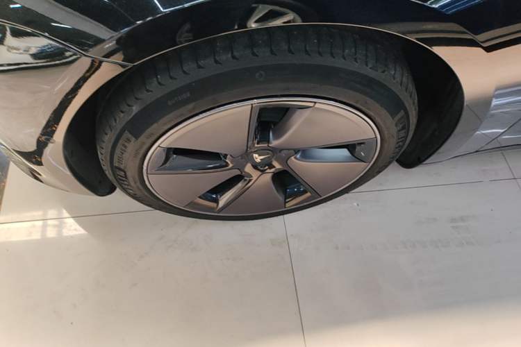 Used Tesla Model 3 2022 Rear-Wheel-Drive Version Left Front Wheel Hub