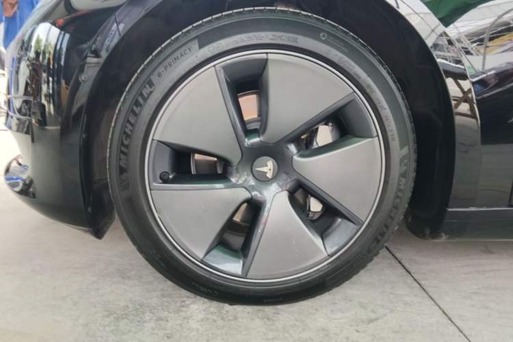 Used Tesla Model 3 2022 Rear-Wheel-Drive Version Left Front Wheel Hub
