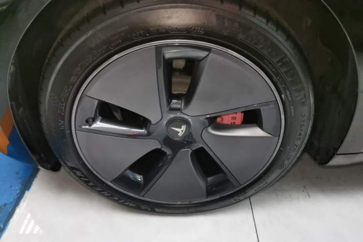 Used Tesla Model 3 2022 Rear-Wheel-Drive Version Left Front Wheel Hub
