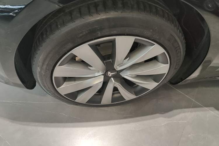 Used Tesla Model 3 2022 Rear-Wheel-Drive Version Left Front Wheel Hub