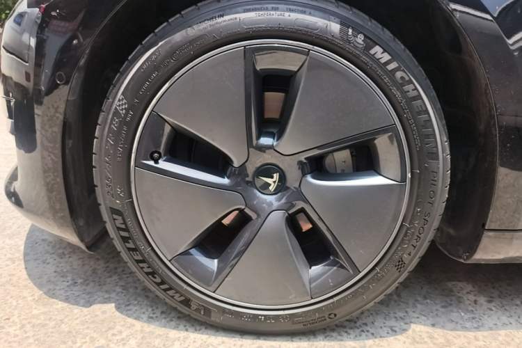 Used Tesla Model 3 2022 Rear-Wheel-Drive Version Left Front Wheel Hub