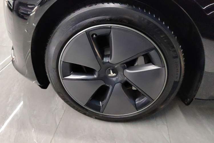 Used Tesla Model 3 2022 Rear-Wheel-Drive Version Left Front Wheel Hub