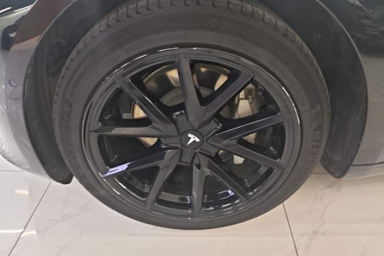 Used Tesla Model 3 2022 Rear-Wheel-Drive Version Left Front Wheel Hub