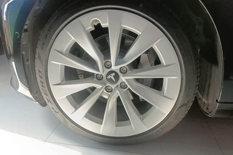 Used Tesla Model 3 2022 Rear-Wheel-Drive Version Left Front Wheel Hub