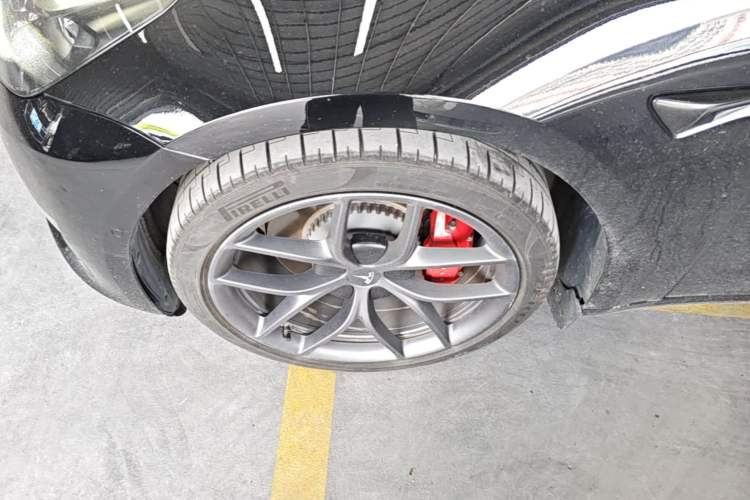 Used Tesla Model 3 2022 Performance High-Performance All-Wheel-Drive Version Left Front Wheel Hub