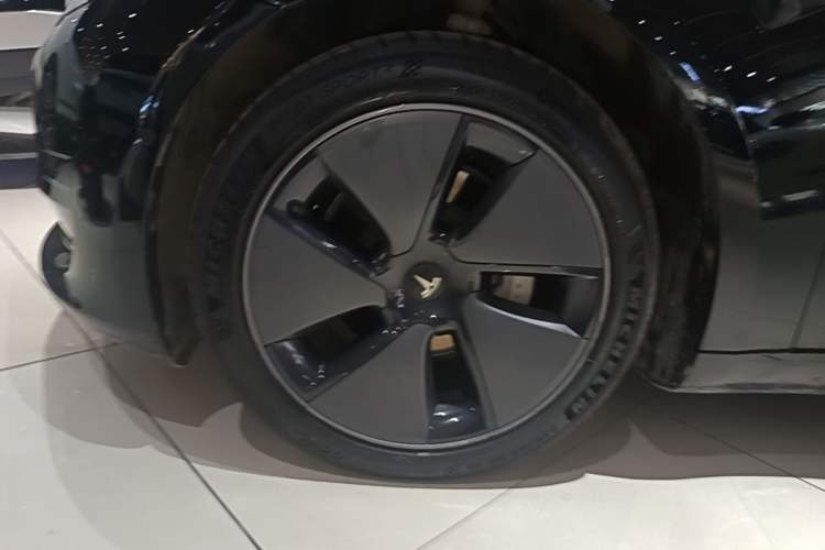 Used Tesla Model 3 2022 Rear-Wheel-Drive Version Left Front Wheel Hub