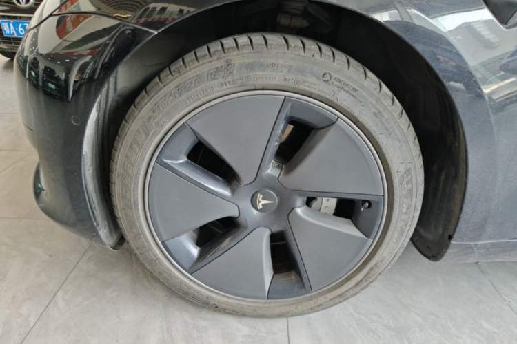 Used Tesla Model 3 2022 Rear-Wheel-Drive Version Left Front Wheel Hub