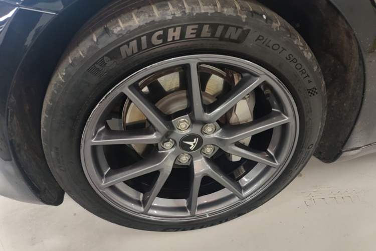 Used Tesla Model 3 2022 Rear-Wheel-Drive Version Left Front Wheel Hub