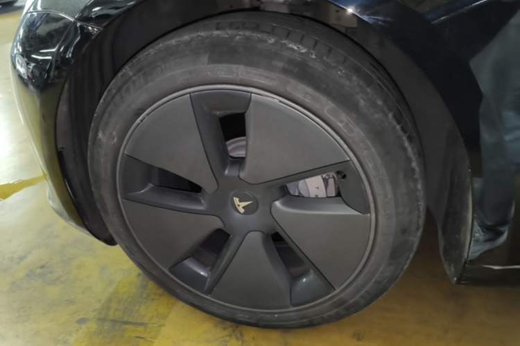 Used Tesla Model 3 2022 Rear-Wheel-Drive Version Left Front Wheel Hub