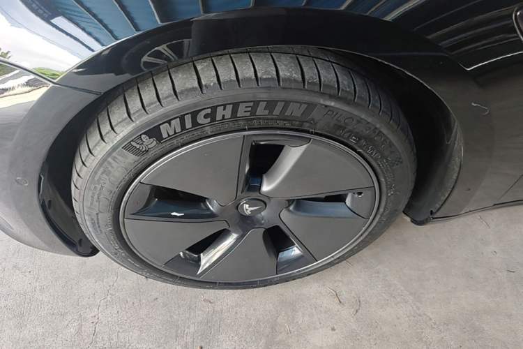 Used Tesla Model 3 2022 Rear-Wheel-Drive Version Left Front Wheel Hub