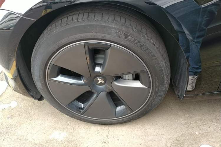 Used Tesla Model 3 2022 Rear-Wheel-Drive Version Left Front Wheel Hub
