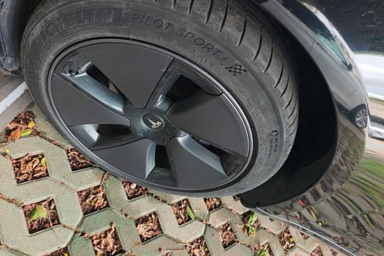 Used Tesla Model 3 2022 Rear-Wheel-Drive Version Left Front Wheel Hub