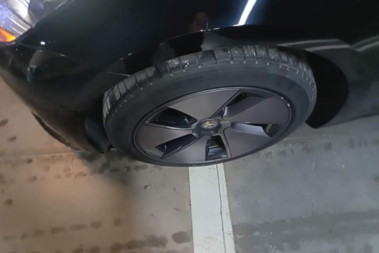 Used Tesla Model 3 2022 Rear-Wheel-Drive Version Left Front Wheel Hub