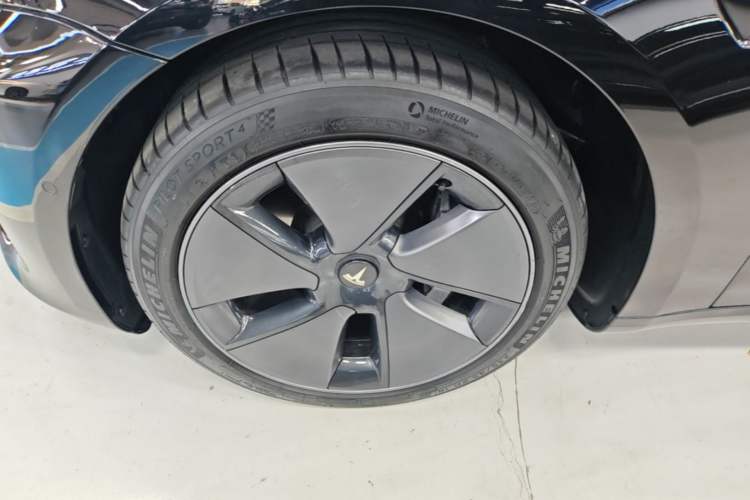 Used Tesla Model 3 2022 Rear-Wheel-Drive Version Left Front Wheel Hub