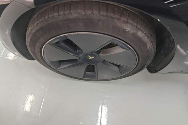 Used Tesla Model 3 2022 Rear-Wheel-Drive Version Left Front Wheel Hub