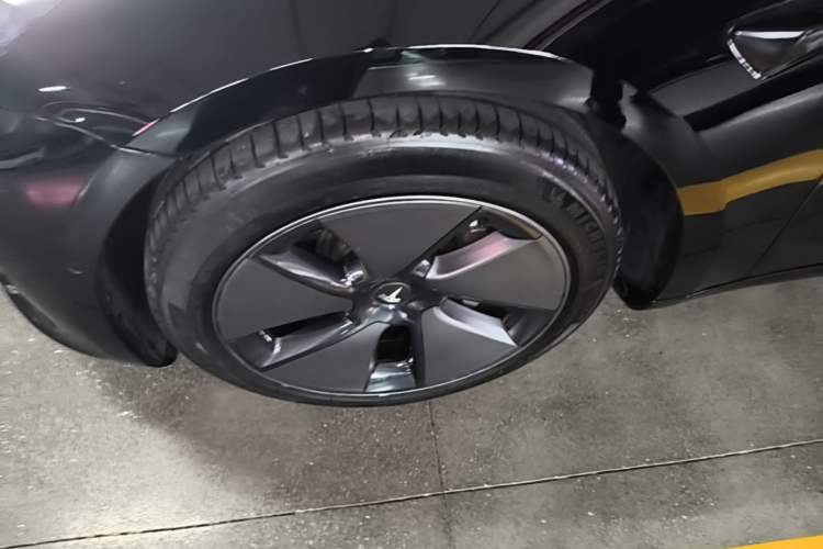 Used Tesla Model 3 2022 Rear-Wheel-Drive Version Left Front Wheel Hub