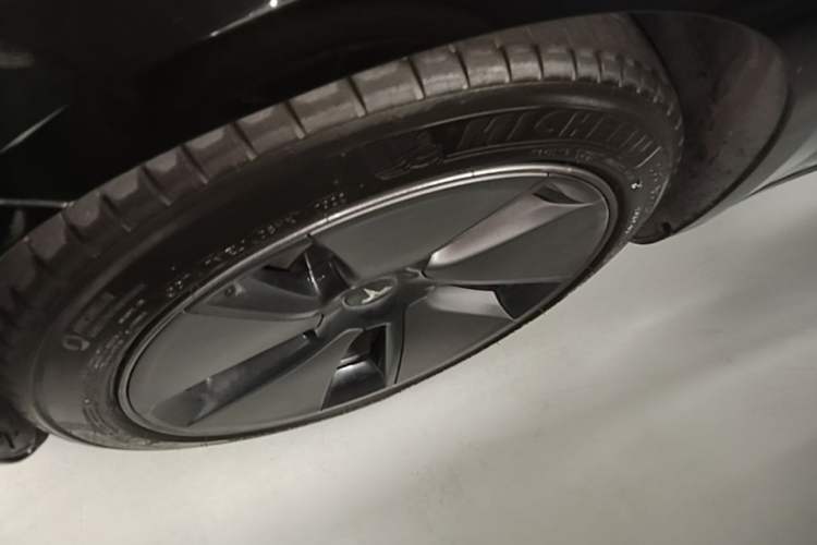 Used Tesla Model 3 2022 Rear-Wheel-Drive Version Left Front Wheel Hub