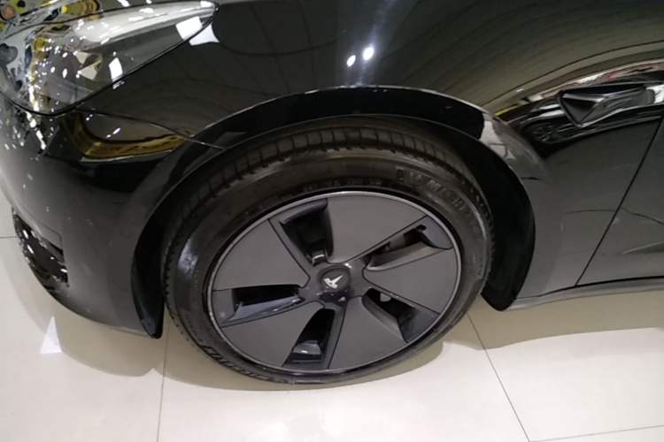 Used Tesla Model 3 2022 Rear-Wheel-Drive Version Left Front Wheel Hub