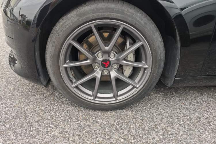 Used Tesla Model 3 2022 Rear-Wheel-Drive Version Left Front Wheel Hub