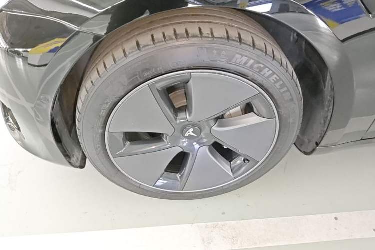 Used Tesla Model 3 2022 Rear-Wheel-Drive Version Left Front Wheel Hub