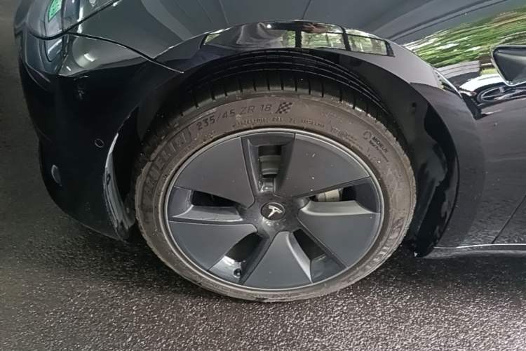 Used Tesla Model 3 2022 Rear-Wheel-Drive Version Left Front Wheel Hub