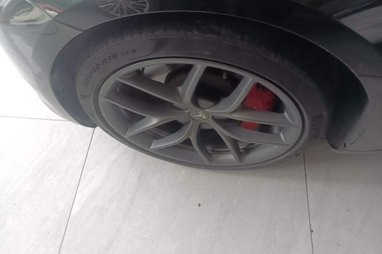 Used Tesla Model 3 2022 Performance High-Performance All-Wheel-Drive Version Left Front Wheel Hub