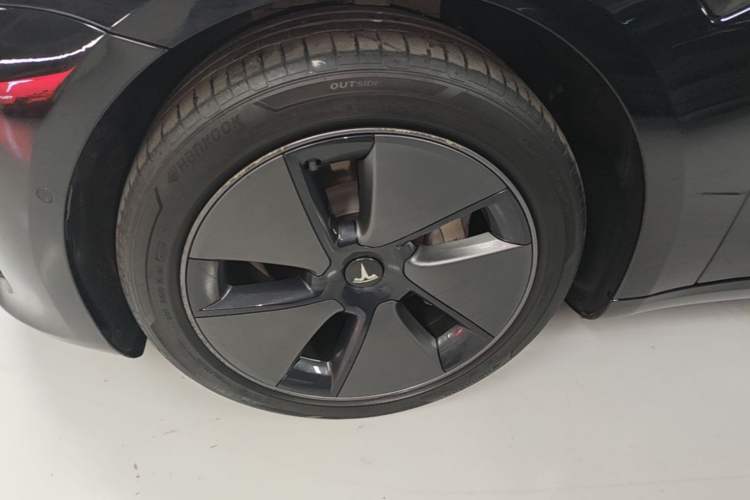 Used Tesla Model 3 2022 Rear-Wheel-Drive Version Left Front Wheel Hub