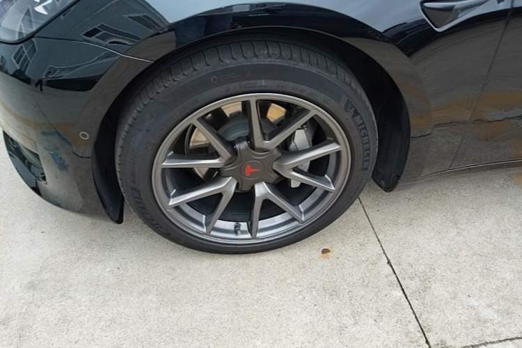 Used Tesla Model 3 2022 Rear-Wheel-Drive Version Left Front Wheel Hub