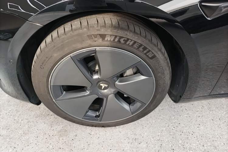 Used Tesla Model 3 2022 Rear-Wheel-Drive Version Left Front Wheel Hub