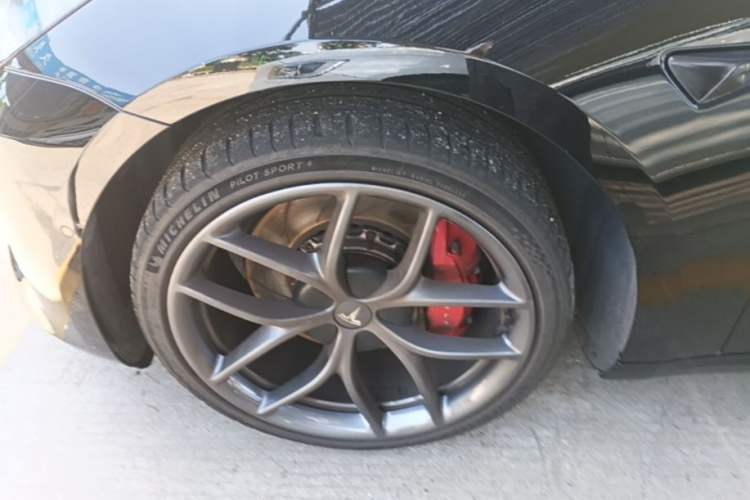 Used Tesla Model 3 2022 Performance High-Performance All-Wheel-Drive Version Left Front Wheel Hub