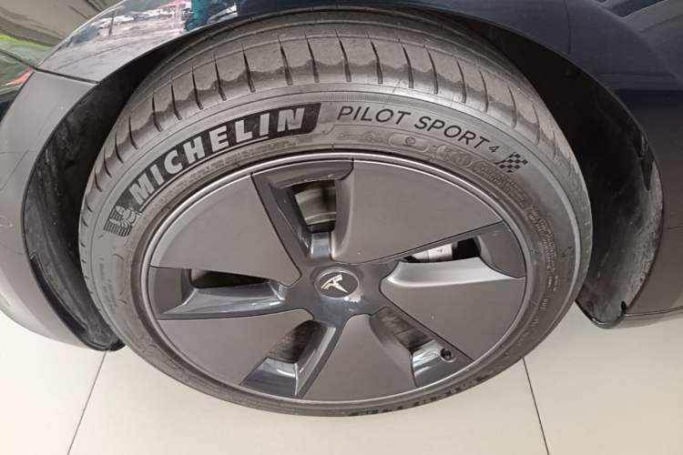 Used Tesla Model 3 2022 Rear-Wheel-Drive Version Left Front Wheel Hub