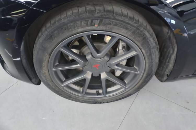 Used Tesla Model 3 2022 Rear-Wheel-Drive Version Left Front Wheel Hub