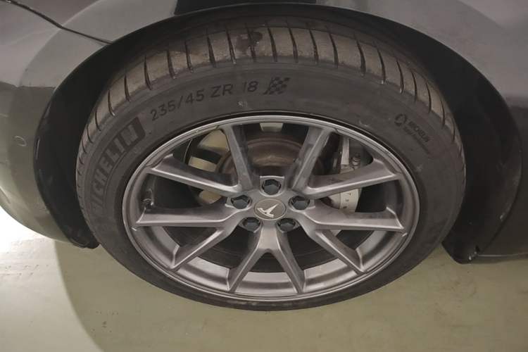 Used Tesla Model 3 2022 Rear-Wheel-Drive Version Left Front Wheel Hub