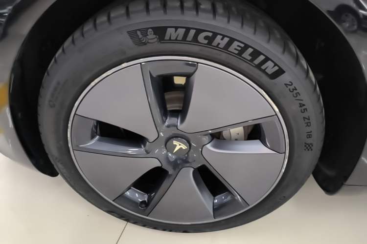 Used Tesla Model 3 2022 Rear-Wheel-Drive Version Left Front Wheel Hub