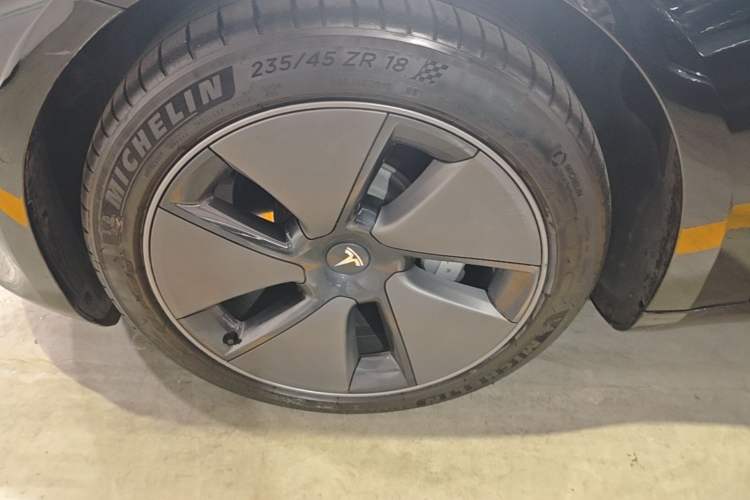 Used Tesla Model 3 2022 Rear-Wheel-Drive Version Left Front Wheel Hub