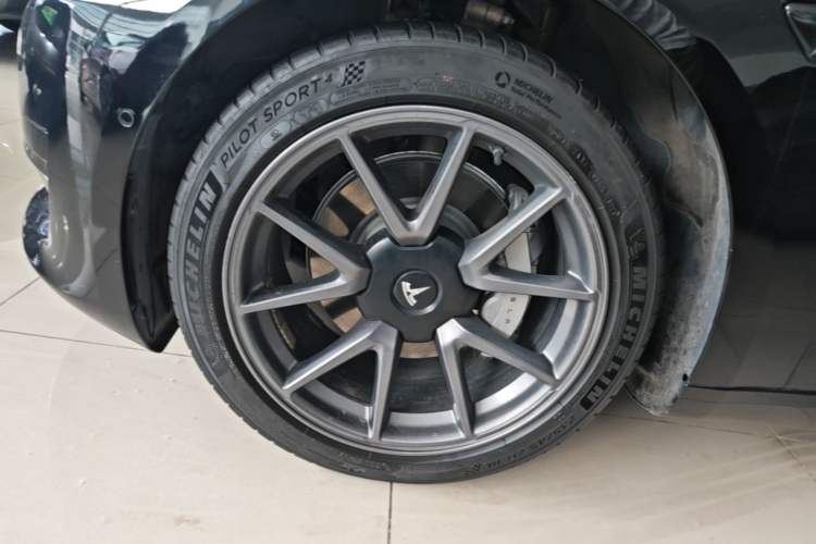 Used Tesla Model 3 2022 Rear-Wheel-Drive Version Left Front Wheel Hub