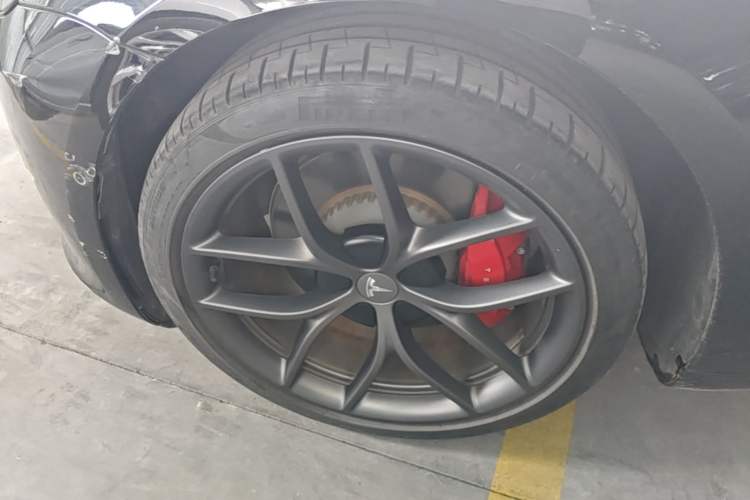 Used Tesla Model 3 2022 Performance High-Performance All-Wheel-Drive Version Left Front Wheel Hub