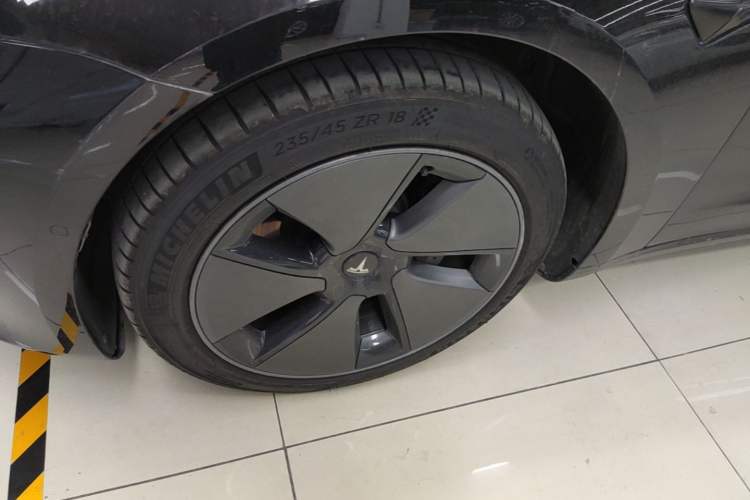 Used Tesla Model 3 2022 Rear-Wheel-Drive Version Left Front Wheel Hub