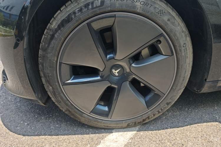 Used Tesla Model 3 2022 Rear-Wheel-Drive Version Left Front Wheel Hub