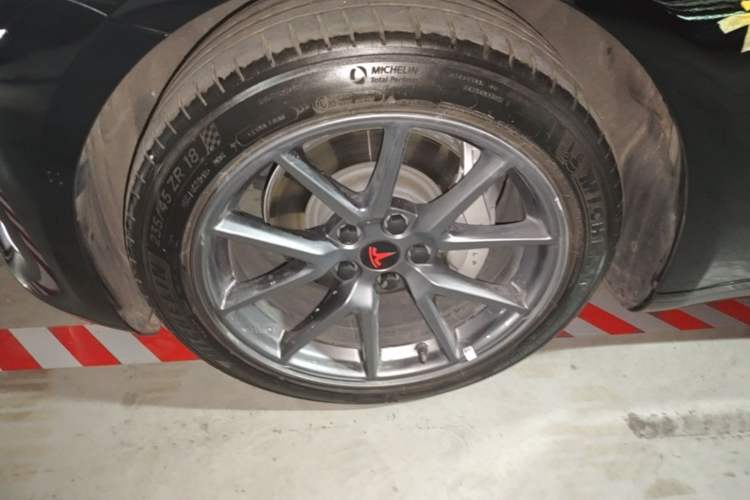 Used Tesla Model 3 2022 Rear-Wheel-Drive Version Left Front Wheel Hub